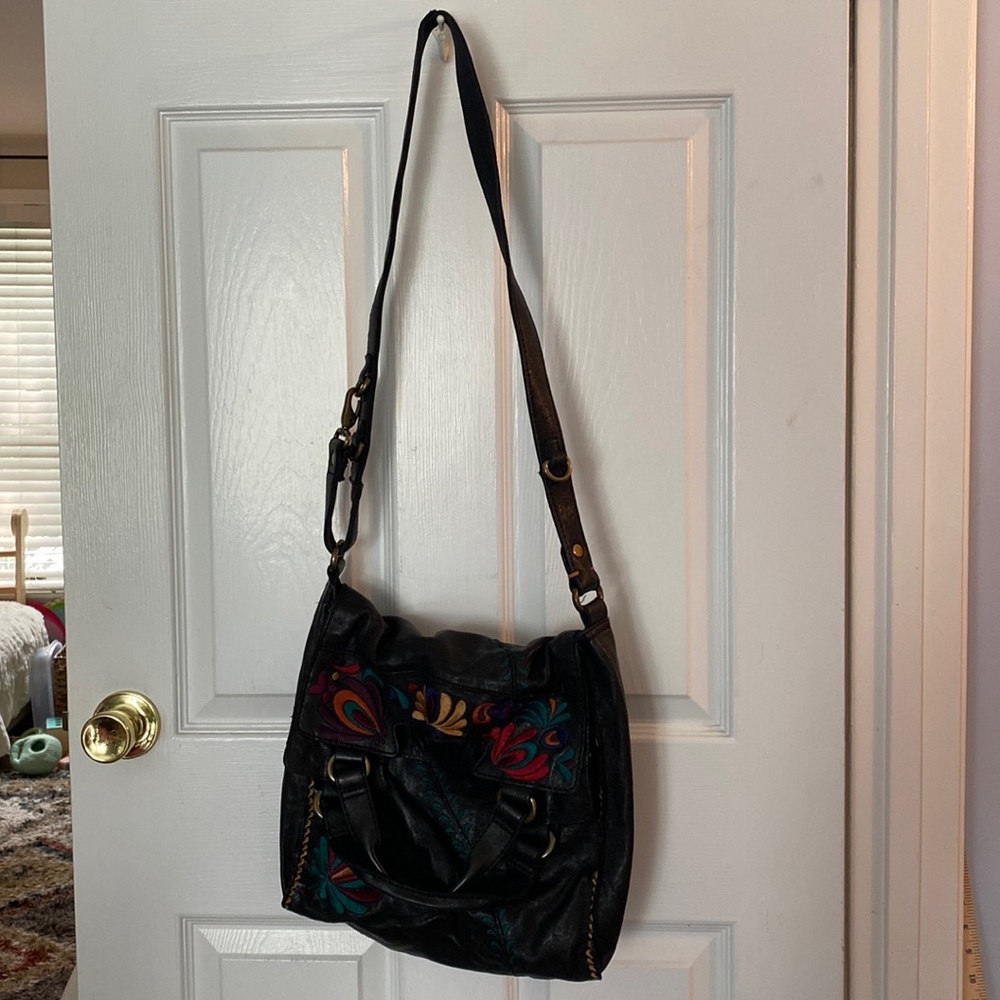 Lucky Brand Abbey Road Lambs Leather Embroidered Cross Body Tote Black